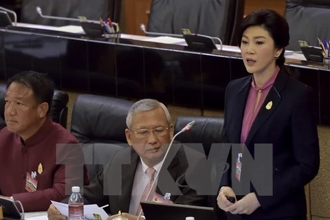 Cựu Thủ tướng Thái Lan Yingluck Shinawatra (phải) trong phiên luận tội của Quốc hội ở Thái Lan ngày 9/1 vừa qua. (Ảnh: AFP/TTXVN)