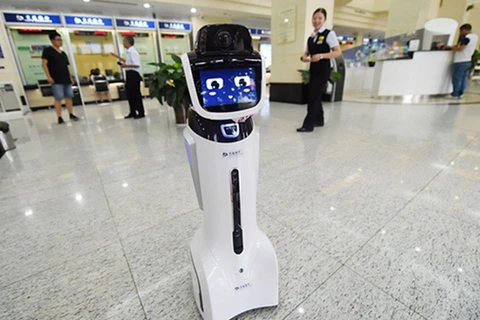 Con robot tại sảnh ngân hàng. (Nguôn: CCTV)