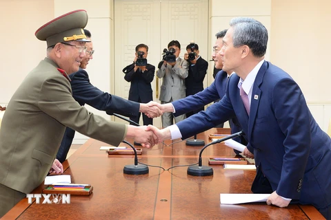 Các quan chức cấp cao Triều Tiên, Hàn Quốc tham gia đàm phán. (Nguồn: AFP/ TTXVN)