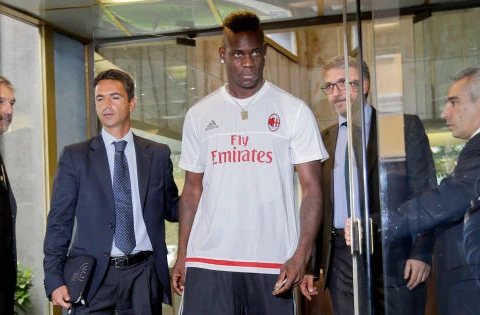 Mario Balotelli trở lại Milan sau quãng thời gian thảm hại tại Liverpool. (Nguồn: AP)