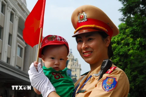 Niềm vui của người dân Việt Nam trong ngày lễ Độc lập. (Ảnh: TTXVN)