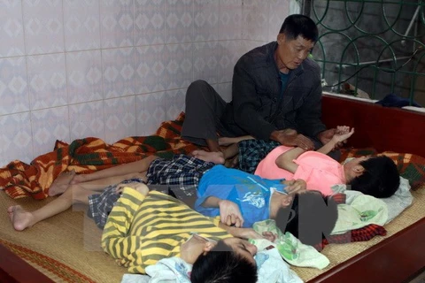 Một gia đình ở huyện tiên Lãng, thành phố Hải Phòng có 4 con bị nhiễm chất độc da cam. (Ảnh: Nguyễn Thủy/TTXVN)