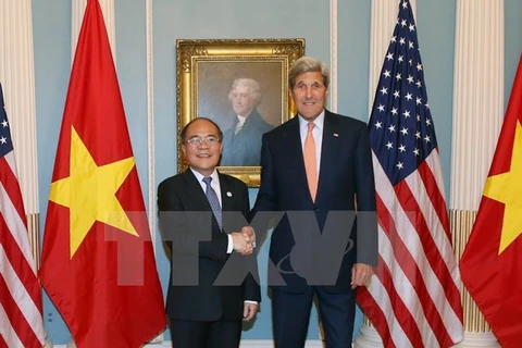 Chủ tịch Quốc hội Nguyễn Sinh Hùng đã có cuộc gặp thân mật Ngoại trưởng Hoa Kỳ John Kerry. (Nguồn: TTXVN)