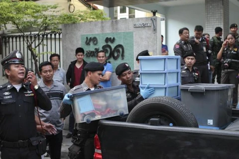 Cảnh sát thu giữ đồ dùng của một đối tượng liên quan tới vụ nổ. (Nguồn: bangkokpost.com)