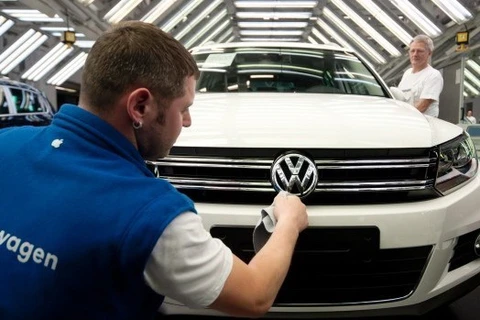 [Infographics] Vụ bê bối gian lận khí thải của hãng Volkswagen