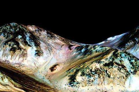 Hình ảnh phân tích màu quang phổ cho thấy nước ở dạng lỏng trên Sao Hỏa. (Nguồn: NASA)