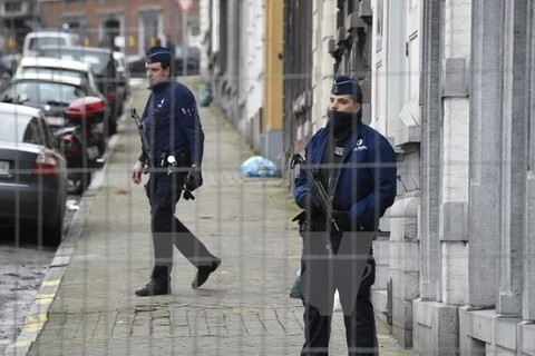 Cảnh sát Bỉ trong chiến dịch truy quét tại thị trấn Verviers. (Ảnh: AFP/TTXVN)