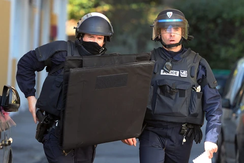 Một chiến dịch trấn áp tôi phạm buôn bán ma túy của cảnh sát Pháp tại Marseille vào tháng 9/2015. (Ảnh: AFP)