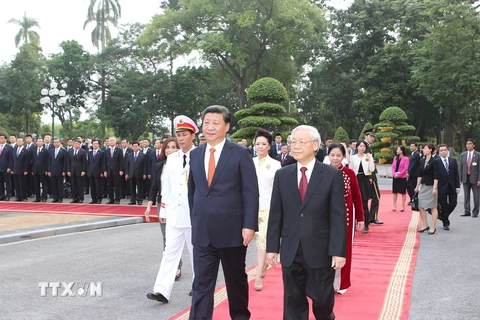 Tổng Bí thư Nguyễn Phú Trọng đón Tổng Bí thư , Chủ tịch nước Trung Quốc Tập Cận Bình. (Ảnh: Trí Dũng/TTXVN)