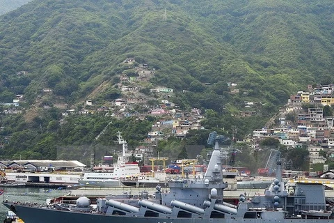 Tàu tuần dương trang bị tên lửa thuộc Hạm đội Biển Đen Nga. (Nguồn: AFP/TTXVN)