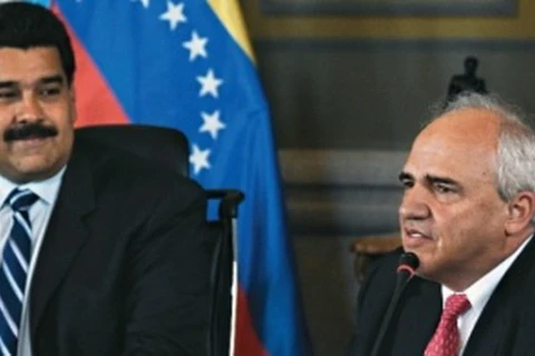 Tổng Thư ký UNASUR Ernesto Samper (phải) và Tổng thống Venezuela Nicolas Maduro. (Nguồn: TeleSUR)