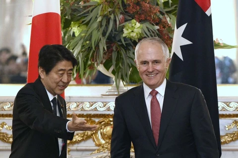 Thủ tướng Nhật Bản Shinzo Abe (trái) và Thủ tướng Australia Malcolm Turnbull. (Nguồn: Reuters)