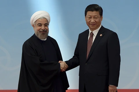 Tổng thống Iran Hassan Rouhani (trái) và Chủ tịch Trung Quốc Tập Cận Bình. (Nguồn: AP)