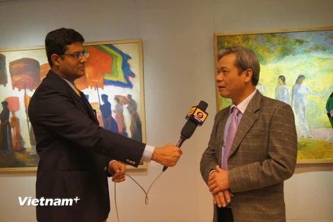 Đại sứ Việt Nam tại Ấn Độ Tôn Sinh Thành trả lời phỏng vấn. kênh truyền hình DD News. (Nguồn: Huy Bình-Đăng Chính/Vietnam+)