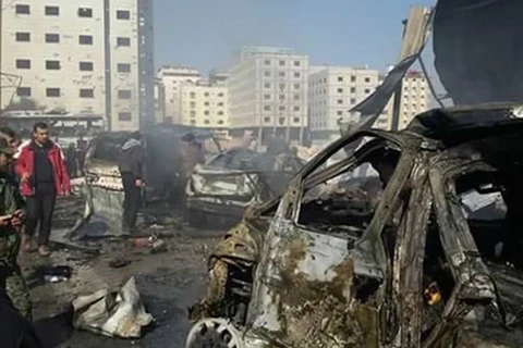 Hiện trường vụ đánh bom kép gần đền thờ Sayyida Zeinab. (Nguồn: RT)