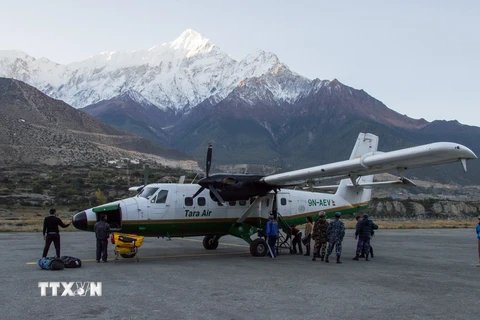 Máy bay Twin Otter tại sân bay ở Jomsom, Mustang, Nepal. (Nguồn: THX/TTXVN)