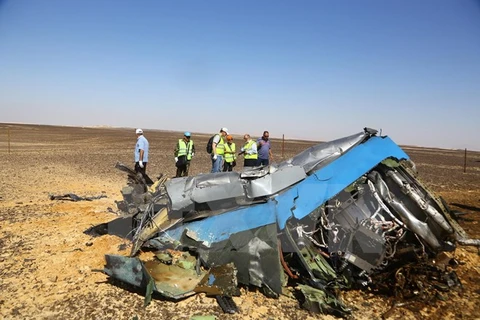 Mảnh vỡ máy bay Nga A321 tại khu vực Hassana, phía Bắc Ai Cập ngày 1/11. (Ảnh: THX/TTXVN)