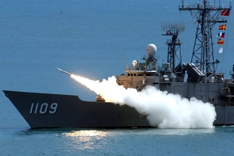 Khinh hạm trang bị tên lửa có điều khiển lớp Perry mà Đài Loan mua của Mỹ. (Ảnh: AP)