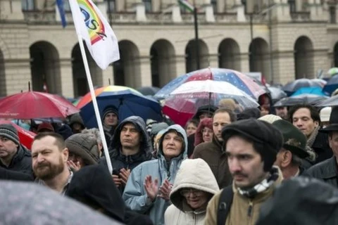 Những người tham gia cuộc biểu tình ở Budapest. (Nguồn: EPA)