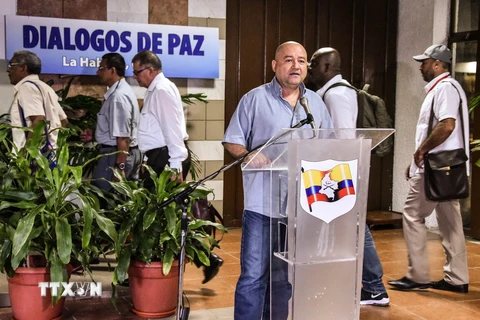 Đại diện FARC Jose Antonio Lozada (giữa) phát biểu tại thủ đô La Habana của Cuba ngày 14/3. AFP/TTXVN 