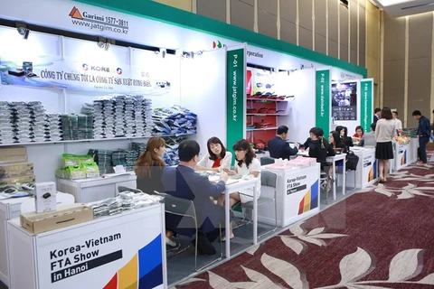 Các doanh nghiệp Việt Nam-Hàn Quốc giao thương trực tiếp tại Giao thương Doanh nghiệp Hàn Quốc-Việt Nam. (Ảnh: Hoàng Hùng/TTXVN)