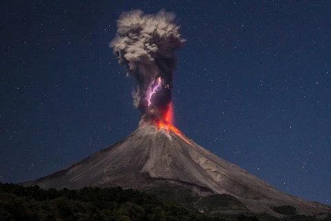 Một đợt phun trào của núi lửa Colima. (Nguồn: Daily Mail)