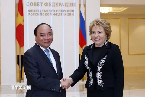 Thủ tướng Nguyễn Xuân Phúc hội kiến với Chủ tịch Hội đồng Liên bang Nga, bà Valentina Matviyenko. (Ảnh: Thống Nhất/TTXVN)