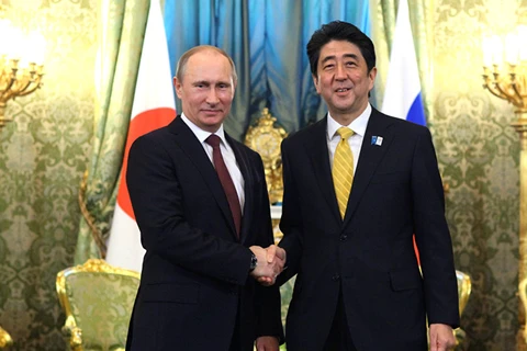 Tổng thống Nga Vladimir Putin và Thủ tướng Nhật Bản Shinzo Abe. (Nguồn: sputniknews)