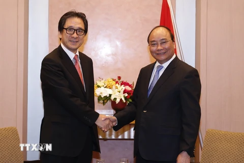 Thủ tướng Nguyễn Xuân Phúc tiếp ông Hiroyuki Ishige, Chủ tịch Cơ quan Xúc tiến Thương mại Nhật Bản (JETRO). (Ảnh: Thống Nhất/TTXVN)