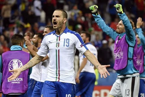 Leonardo Bonucci ăn mừng chiến thắng ấn tượng của Italy. (Nguồn: AFP)