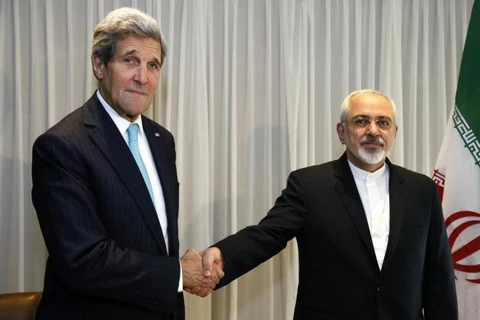 Ngoại trưởng Mỹ John Kerry và người đồng cấp Iran Javad Zarif. (Nguồn: Reuters)