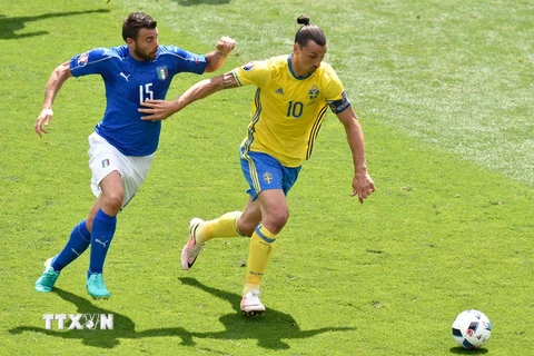 Zlatan Ibrahimovic và các đồng đội sẽ phải nỗ lực hết mình nếu không muốn chia tay sớm EURO 2016. (Nguồn: AFP/TTXVN)