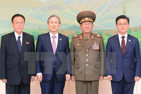 Các quan chức cấp cao Triều Tiên, Hàn Quốc tham gia một cuộc đàm phán. (Nguồn: AFP/ TTXVN)