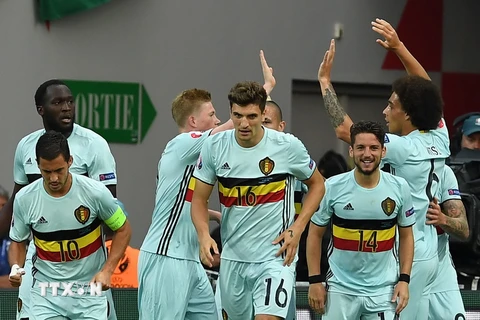 Các cầu thủ đội tuyển Bỉ ăn mừng chiến thắng trước Hungary. (Nguồn: EPA/TTXVN)