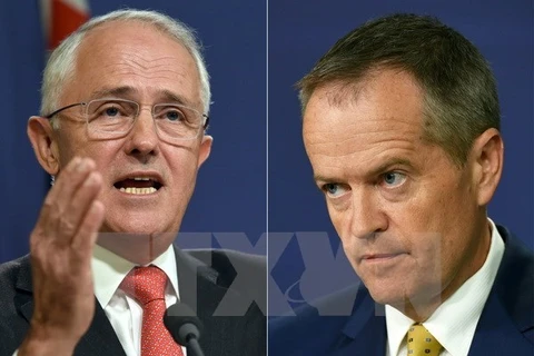 Thủ tướng Australia Malcolm Turnbull (trái) và lãnh đạo Công đảng đối lập Bill Shorten. (Nguồn: AFP/TTXVN)