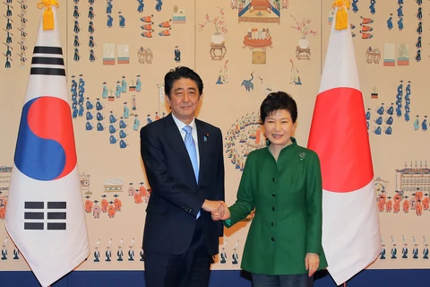 Thủ tướng Nhật Bản Shinzo Abe và Tổng thống Hàn Quốc Park Geun Hye. (Nguồn: AFP)