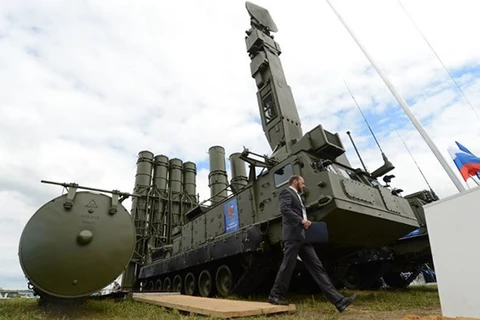 Hệ thống phòng thủ tên lửa S-300VM Antey-2500 của Nga. (Nguồn: rt.com)