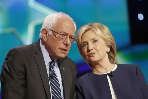 Ông Bernie Sanders ủng hộ bà Hillary Clinton. (Nguồn: thegazette.com)