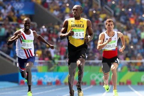 Usain Bolt (giữa) thi đấu ở nội dung chạy 200m nam. (Nguồn: EPA/TTXVN)