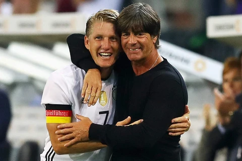 Loew dành rất nhiều tình cảm cho cậu học trò cưng Bastian Schweinsteiger. (Nguồn: dfb.de)