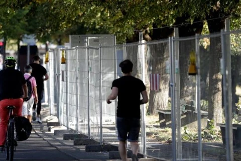 Những hàng rào được dựng bên ngoài lối vào Lễ hội Oktoberfest. (Nguồn: AP)