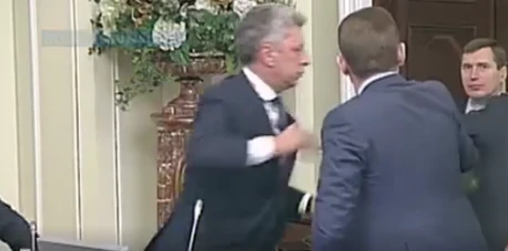 [Video] Hai chính trị gia Ukraine đấm nhau ngay trong phiên họp