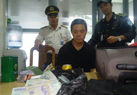 Du khách Trung Quốc trộm hơn 400 triệu đồng trên máy bay