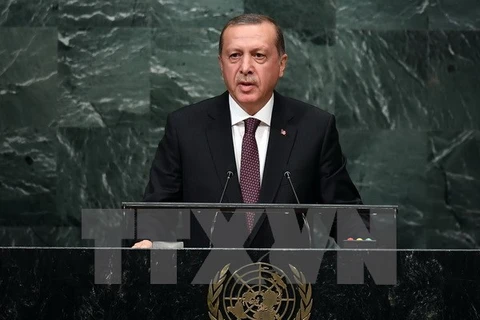 Tổng thống Thổ Nhĩ Kỳ Recep Tayyip Erdogan phát biểu tại phiên họp Đại Hội đồng Liên hợp quốc ở New York, Mỹ ngày 20/9. (Nguồn: AFP/TTXVN)