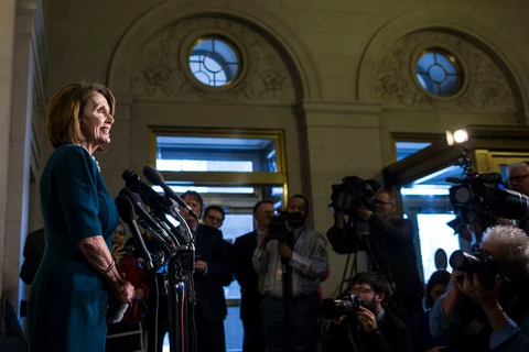 Bà Nancy Pelosi phát biểu trong cuộc họp báo hôm 30/11. (Nguồn: The New York Times)