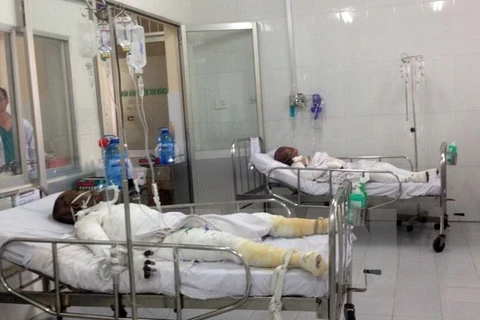 Các bệnh nhân trong vụ cháy nhà ở Phú Nhuận đang cấp cứu tại Bệnh viện Chợ Rẫy. (Ảnh: Phương Vy/TTXVN)