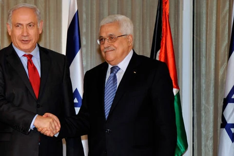 Tổng thống Palestine Mahmoud Abbas (phải) và Thủ tướng Israel Benjamin Netanyahu. (Nguồn: charismanews.com)