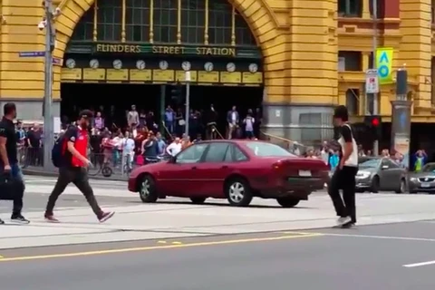 [Video] "Xe điên" làm loạn trên đường khiến 23 người thương vong