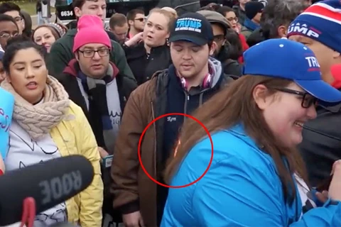 [Video] Cô gái ủng hộ ông Trump bị đốt tóc ngay trên đường