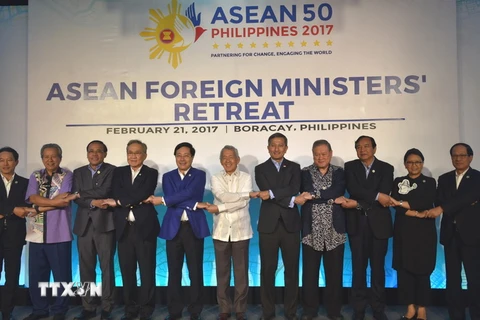 Trưởng đoàn các nước ASEAN và Tổng thư ký ASEAN Lê Lương Minh tại hội nghị. (Ảnh: Xuân Vịnh/TTXVN)